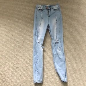 Lightwash ripped jeans
